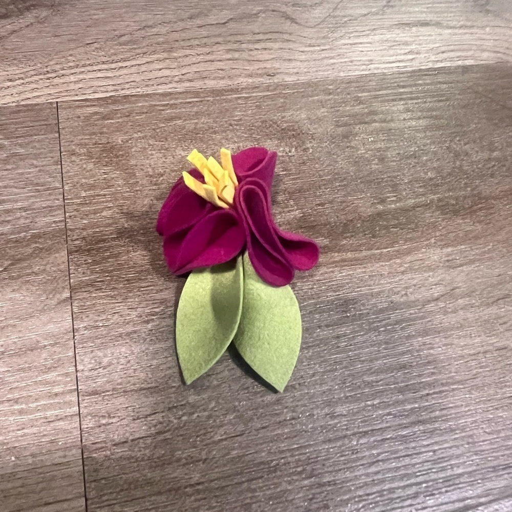 deCordova Floral Felt Pin